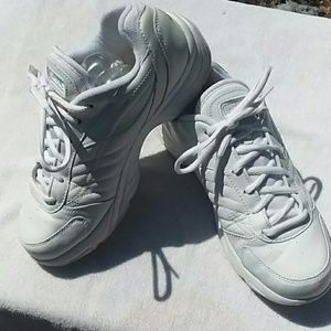 OFFERS WELCOME!! 😊 women's airliner sneakers